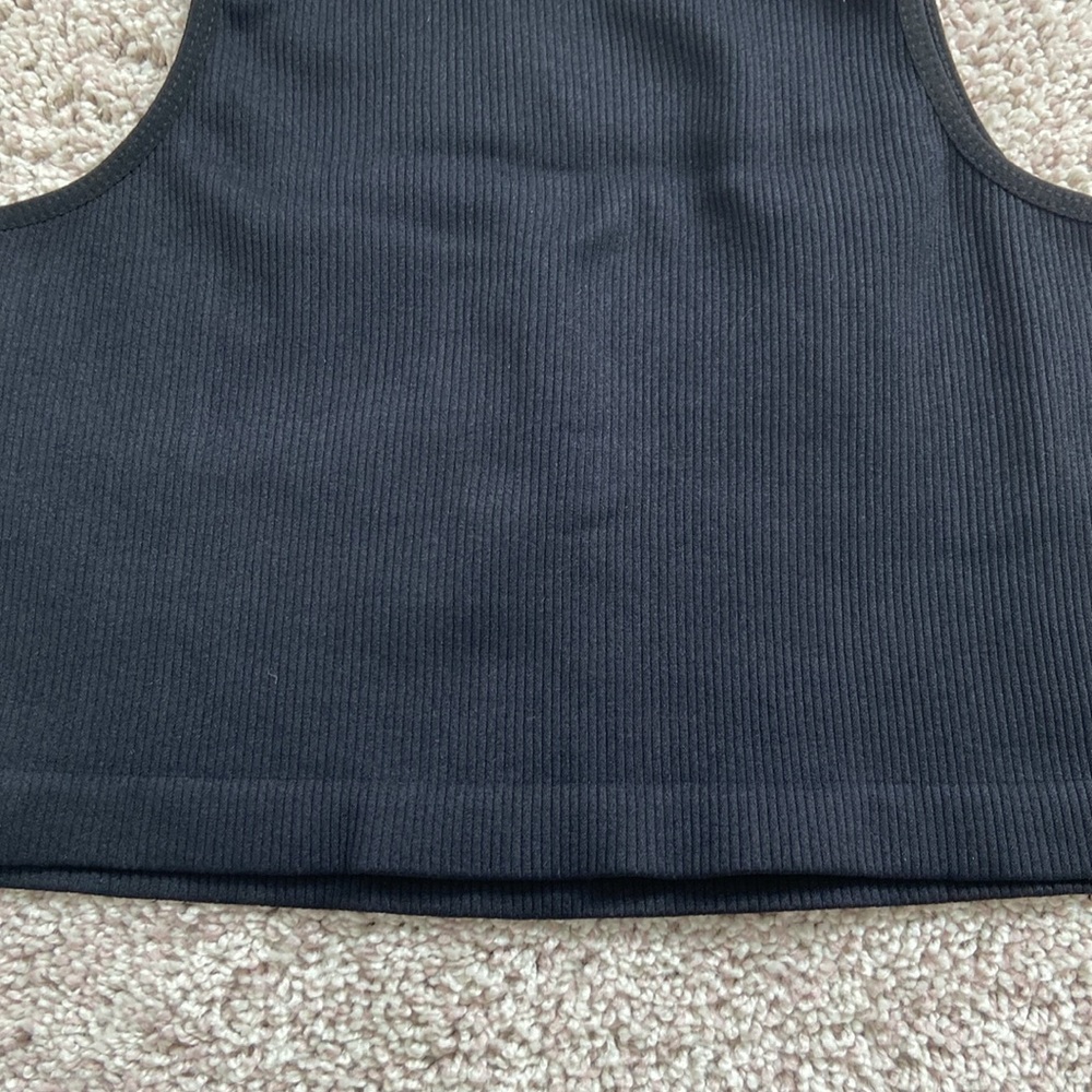 Dynamic Black Ribbed Tank Top - Picture 6 of 8